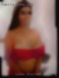 Loves discreet kissing in Jacksonville NC, sensual touching.